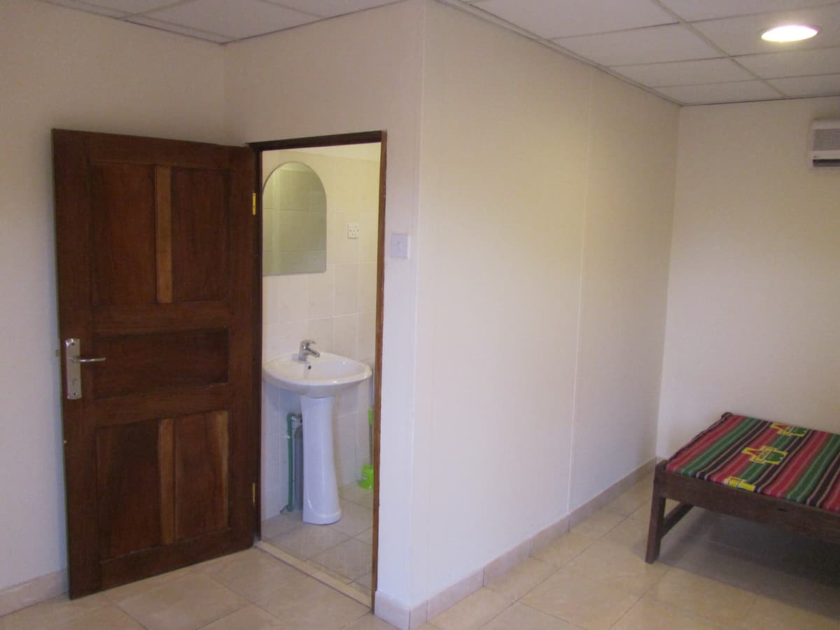 4 room accommodation W/Bathroom Buluk-Juba