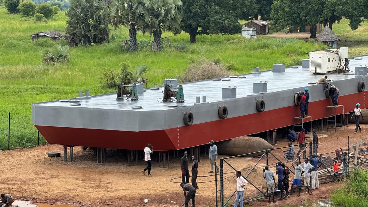 Dumb Barge 400 Tones photo 7