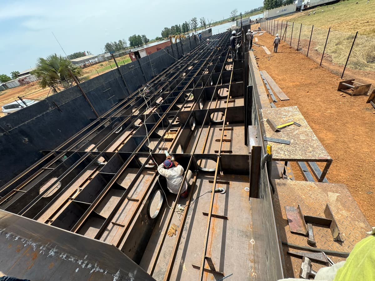 Dumb Barge 400 Tones photo 8